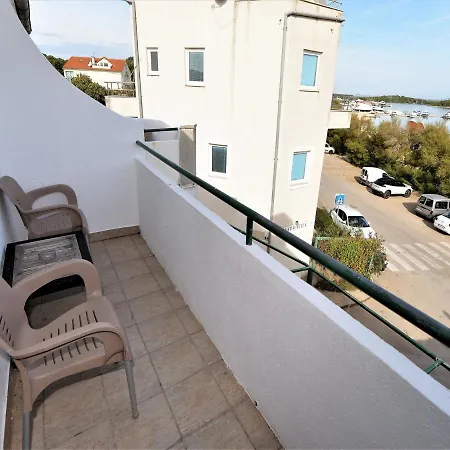 Helena 아파트 무르테르